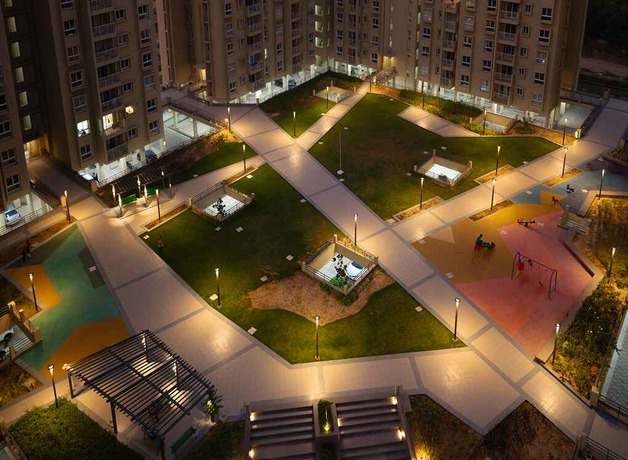 44,000 sq. ft. Podium Garden